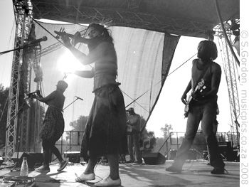 Freshlyground &copy www.musicpics.co.za