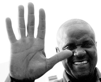 Ismael Lo, Dakar. &copy Steve Gordon 2003
