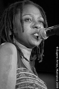 Chiwoniso &copy E. Arries 